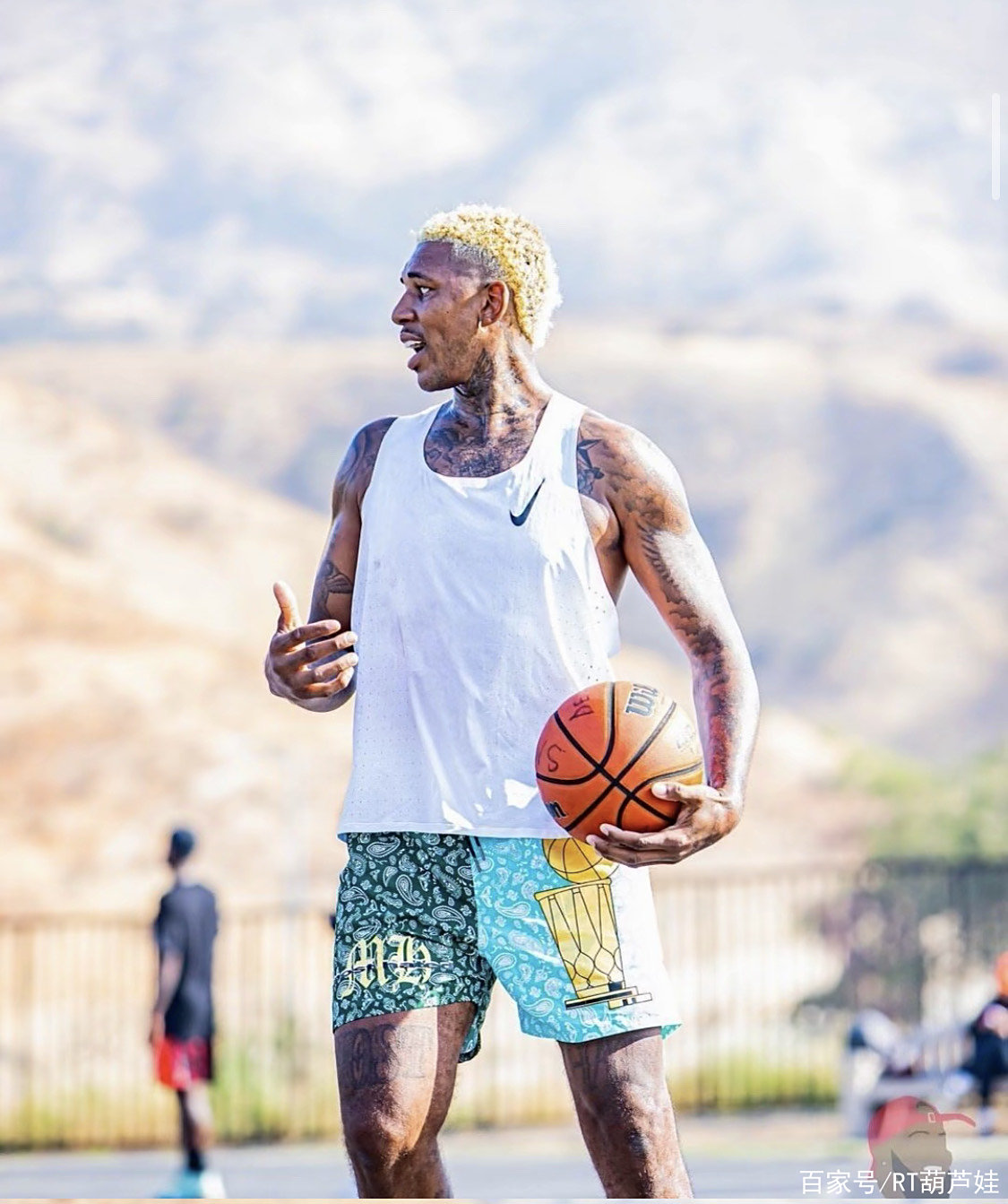 制让边路突 制让边路突